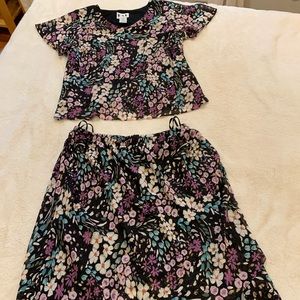 Karin Stevens Women’s blouse and skirt set